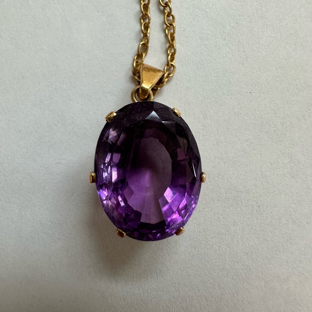 18K Yellow Gold Pendant with Purple Amethyst